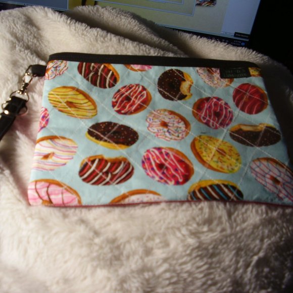 Donuts Wristlet zipper bag pouch w removable keychain - Picture 7 of 7